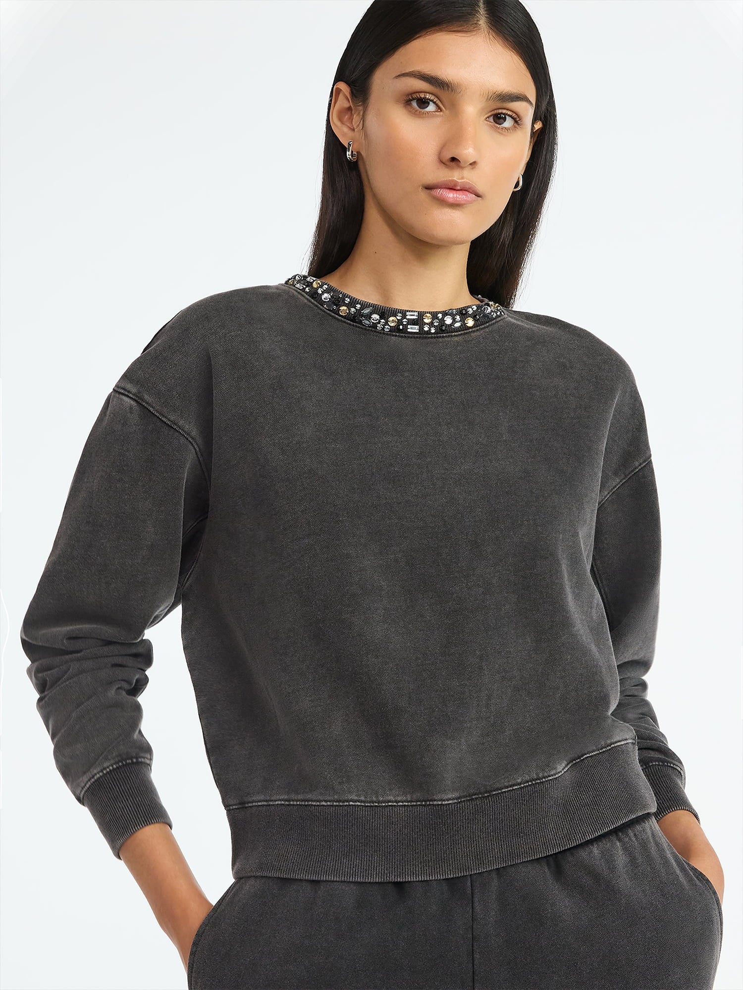 Scoop Women’s and Women's Plus Mineral Washed Rhinestone Crewneck Sweatshirt, Sizes XS-4X